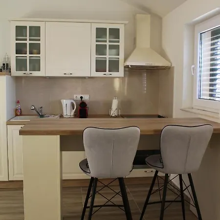 Апартаменти Holiday Apartments Zadar