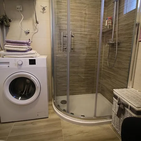 Апартаменти Holiday Apartments Zadar Задар